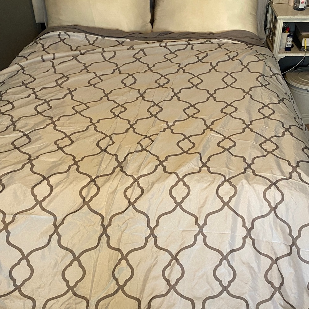 Duck River Brand Queen size Duvet with matching Sham